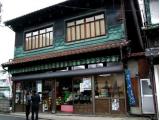 レトロ建築が残る殿町通り